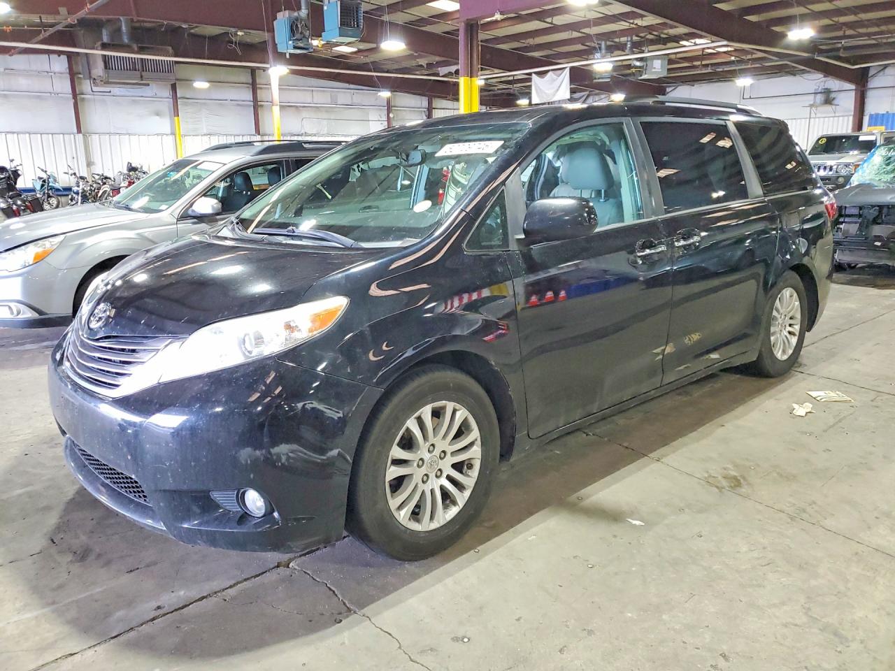 2015 TOYOTA SIENNA