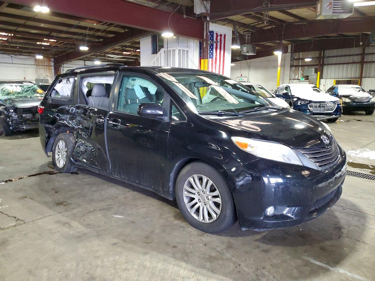 2015 TOYOTA SIENNA