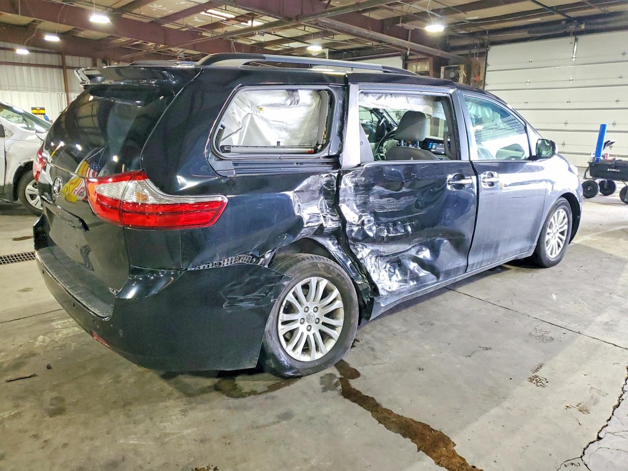 2015 TOYOTA SIENNA