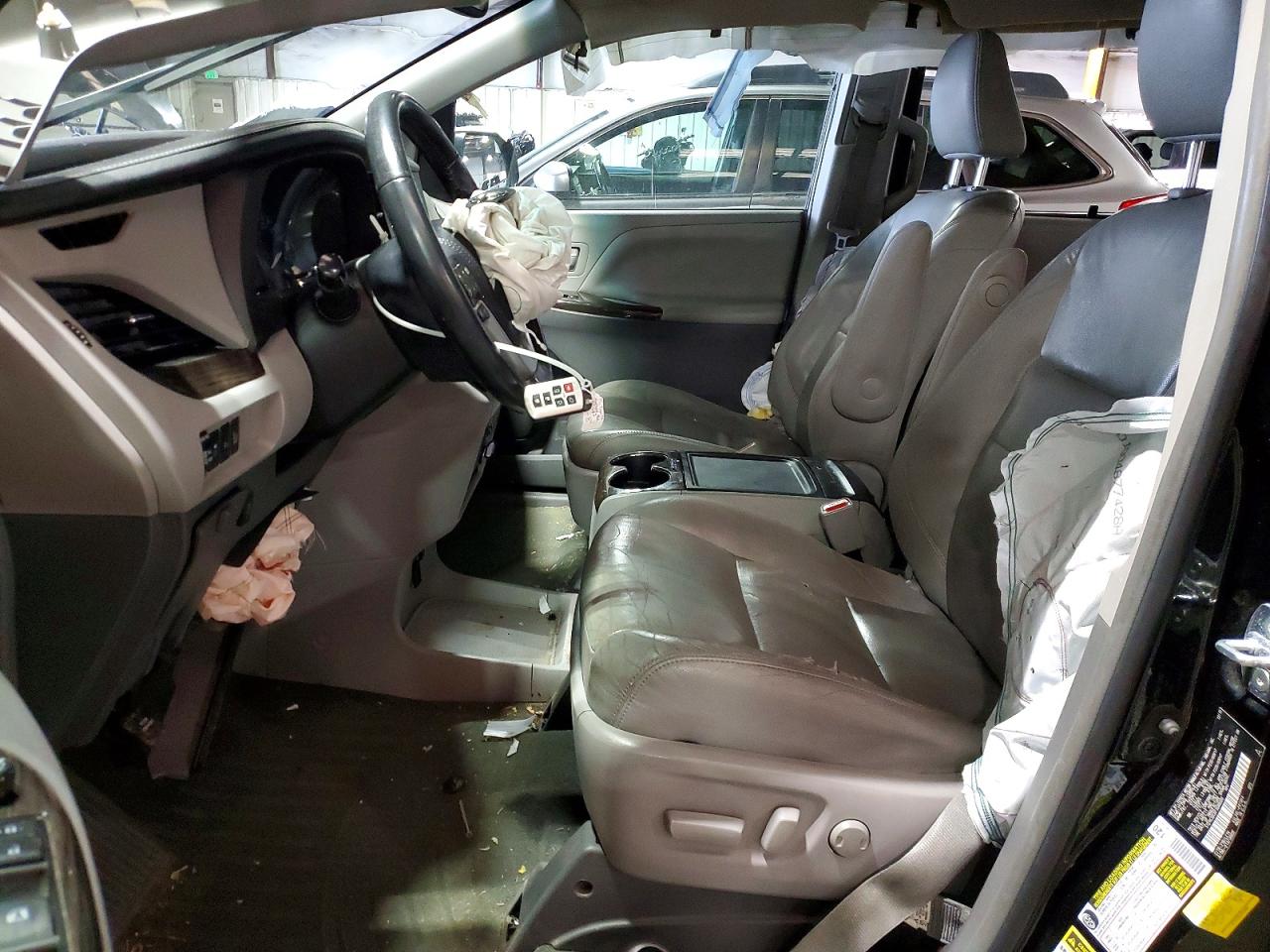 2015 TOYOTA SIENNA