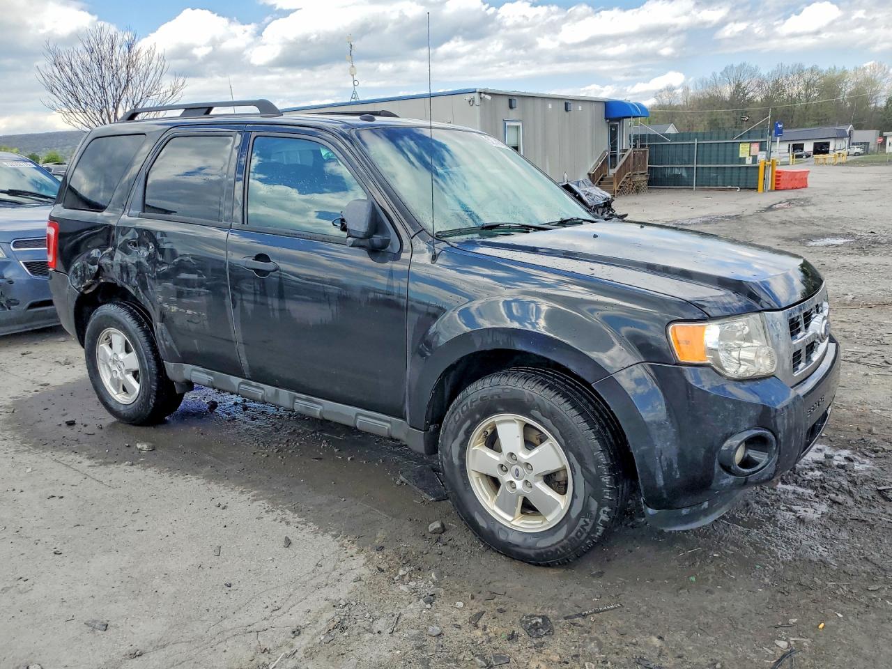 2011 FORD ESCAPE