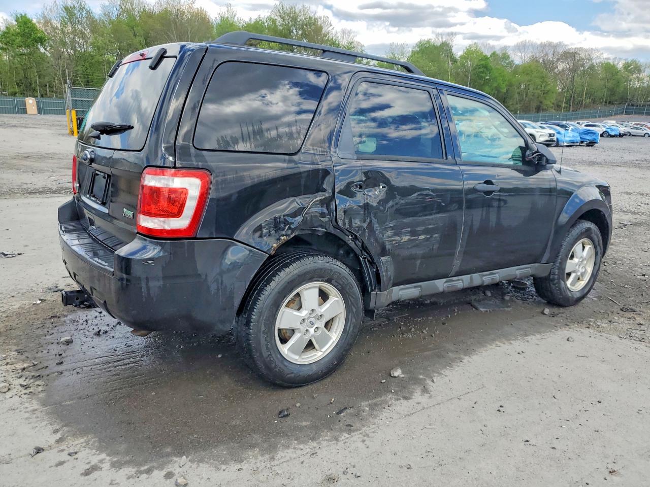 2011 FORD ESCAPE