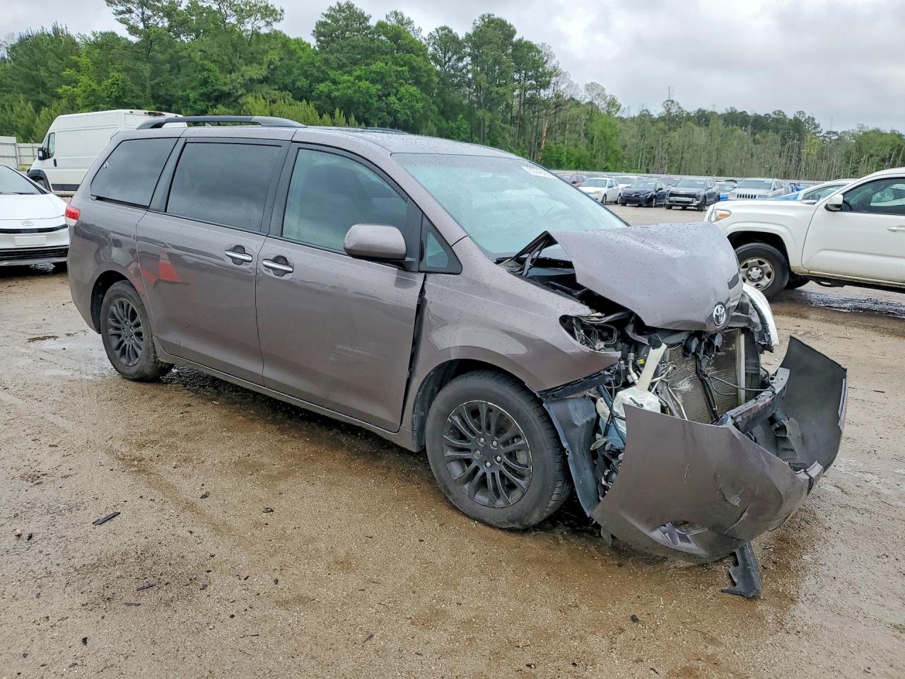 2012 TOYOTA SIENNA