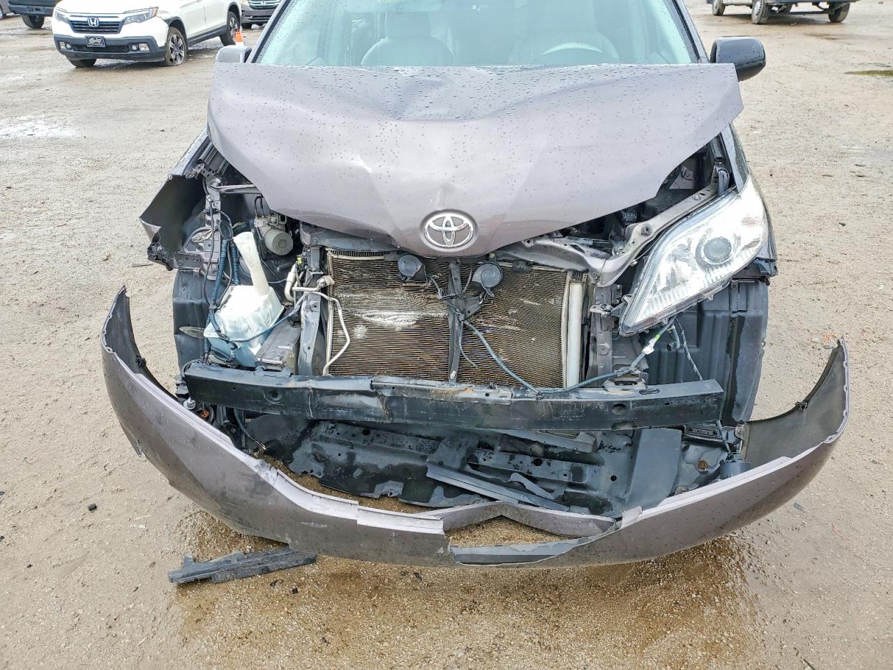 2012 TOYOTA SIENNA
