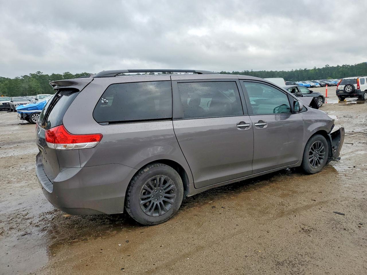2012 TOYOTA SIENNA