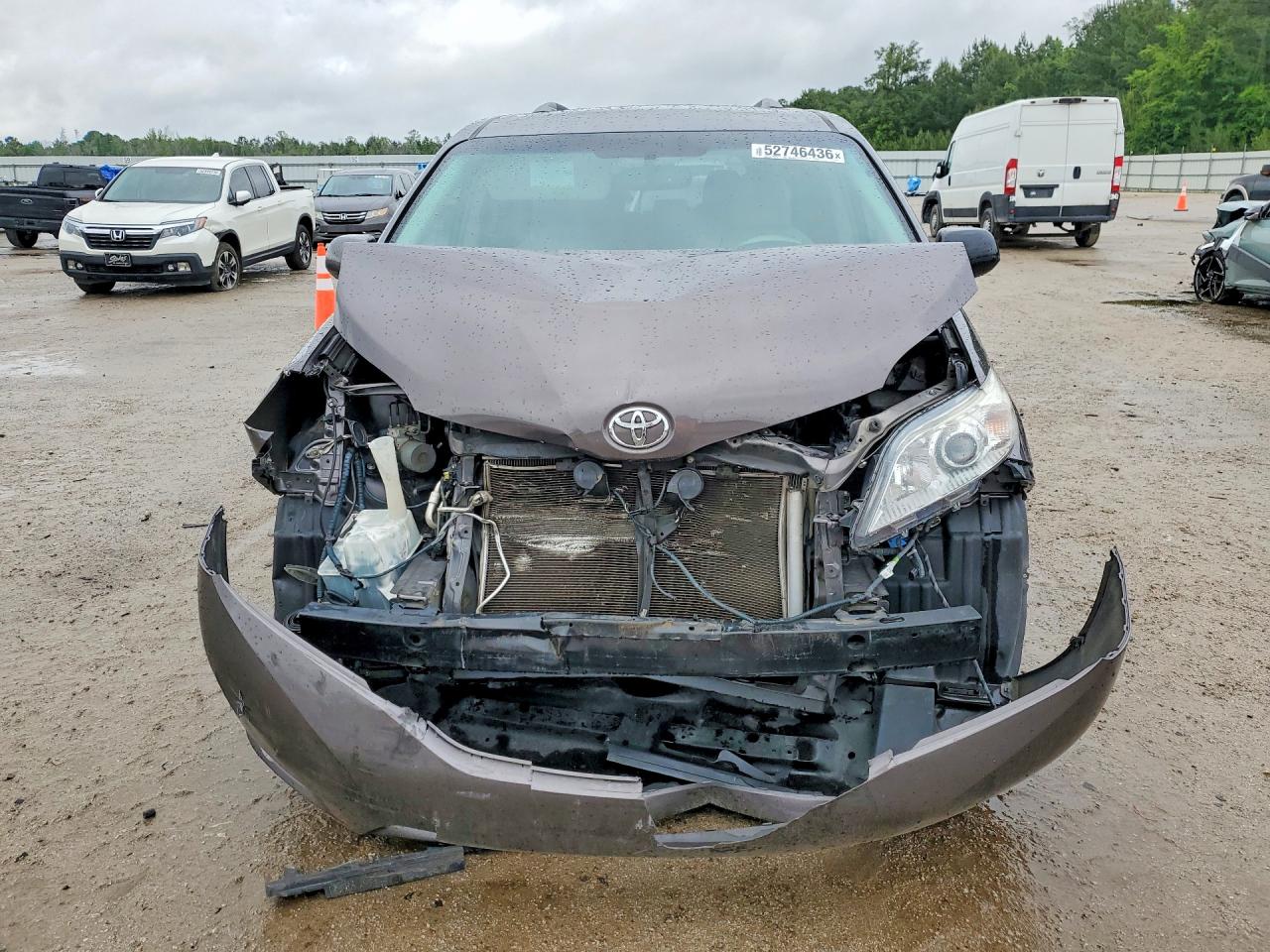 2012 TOYOTA SIENNA