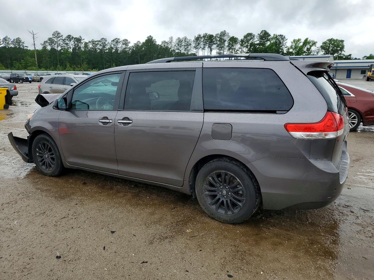 2012 TOYOTA SIENNA