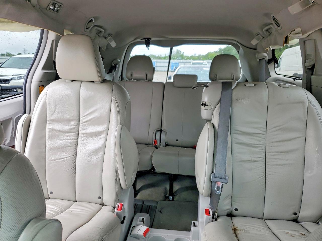 2012 TOYOTA SIENNA