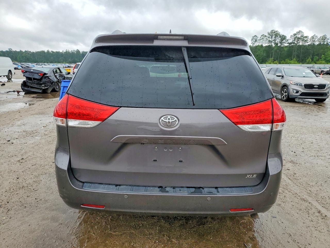 2012 TOYOTA SIENNA