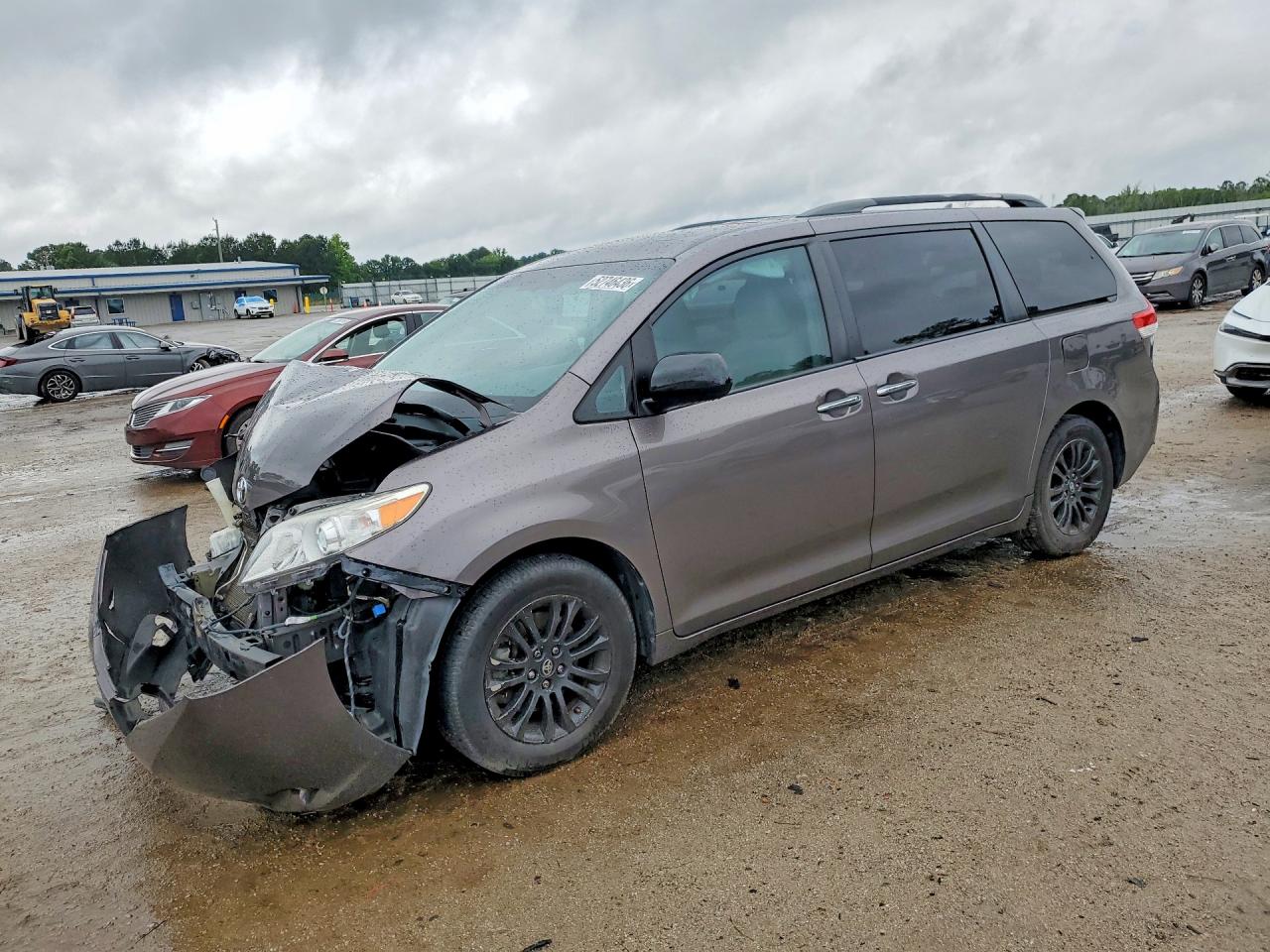 2012 TOYOTA SIENNA