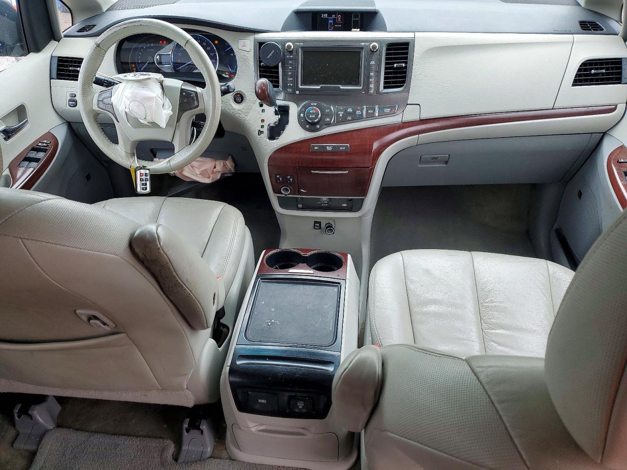 2012 TOYOTA SIENNA