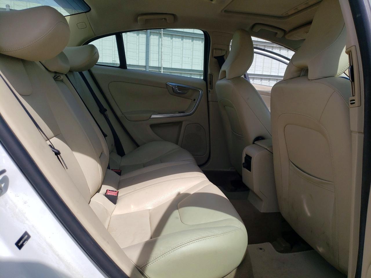 2015 VOLVO S60