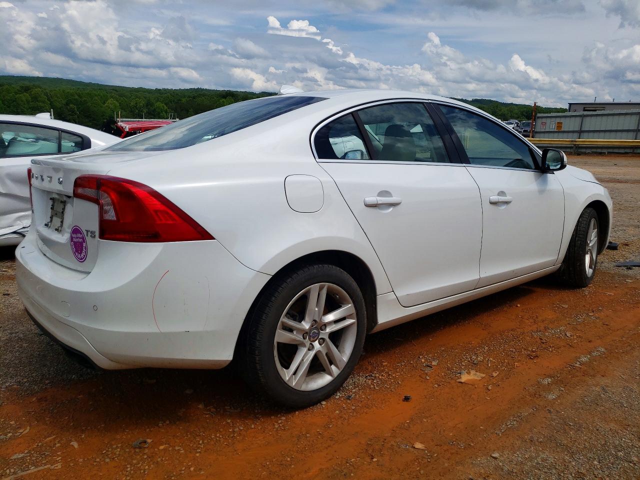 2015 VOLVO S60