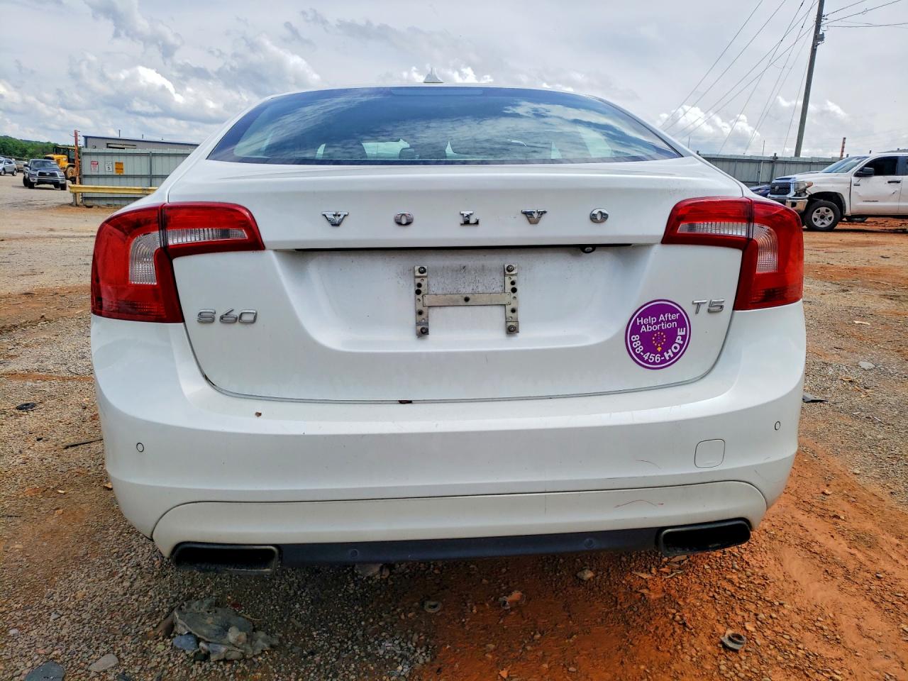 2015 VOLVO S60
