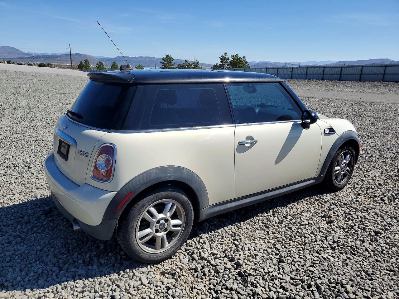 2011 MINI COOPER