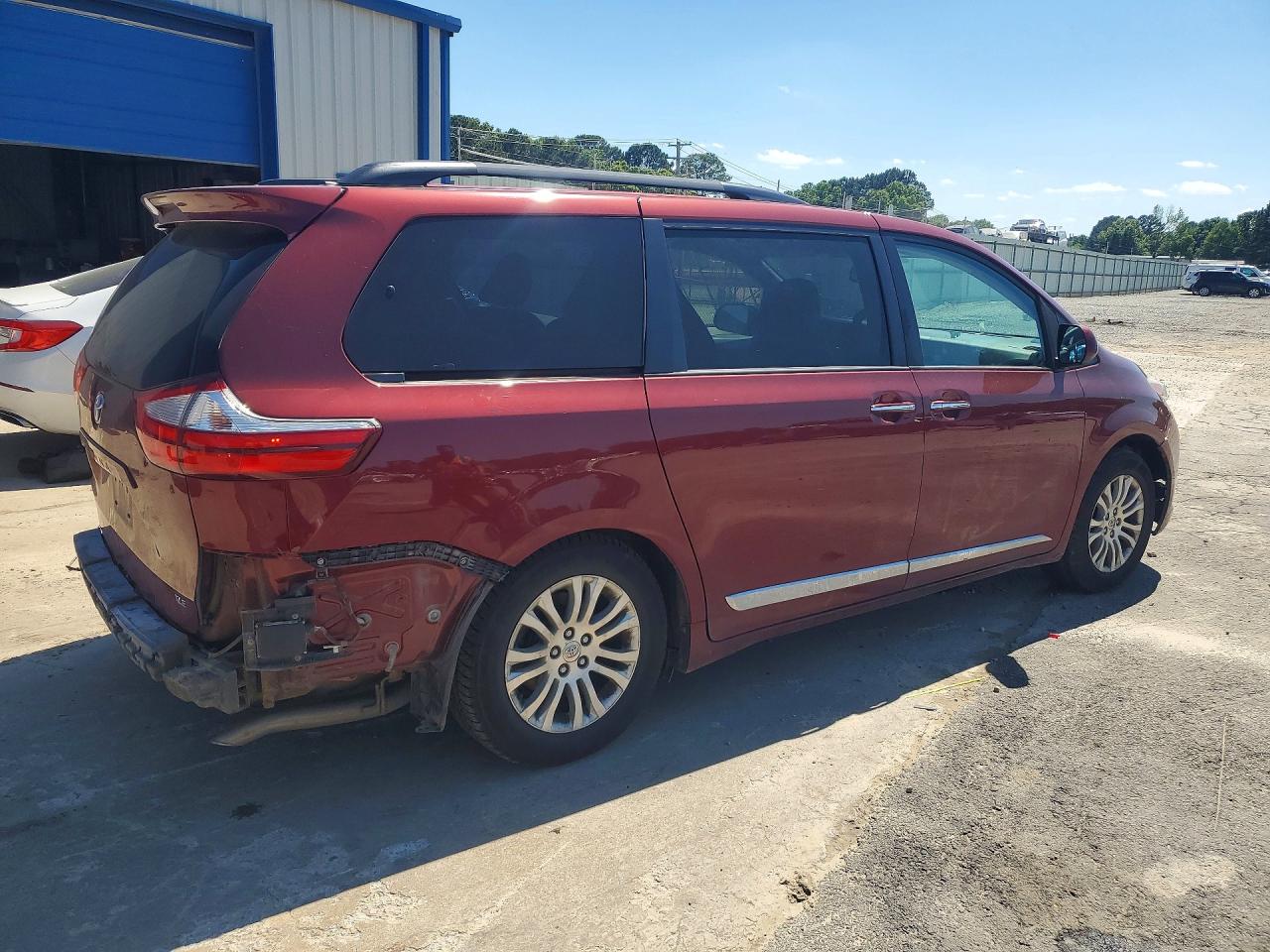 2016 TOYOTA SIENNA