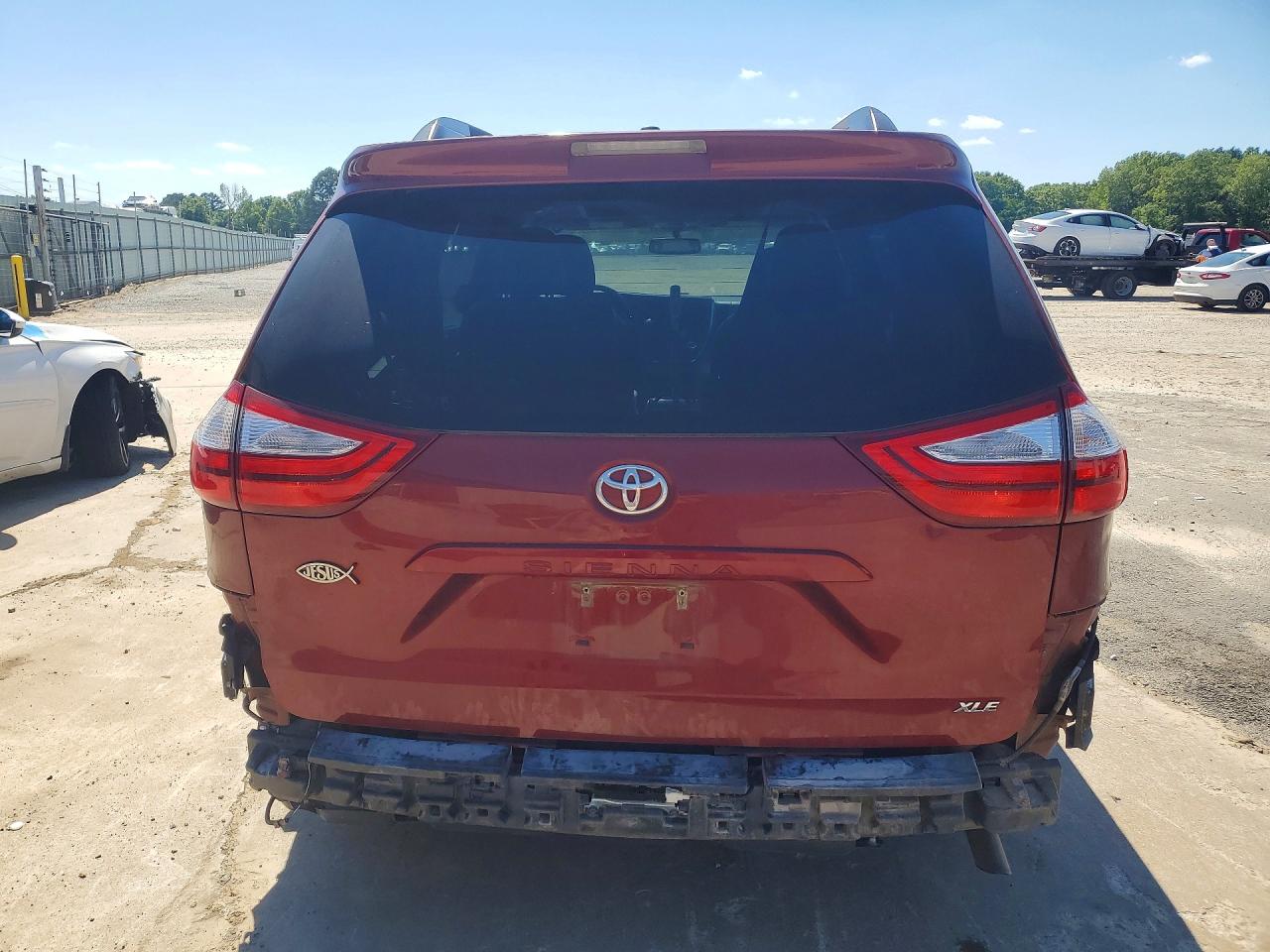 2016 TOYOTA SIENNA