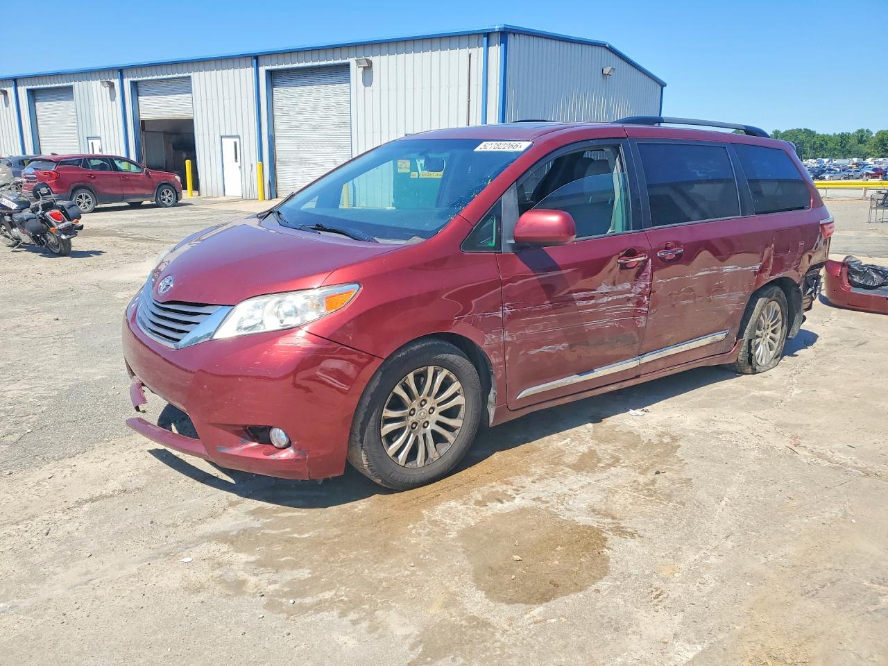 2016 TOYOTA SIENNA
