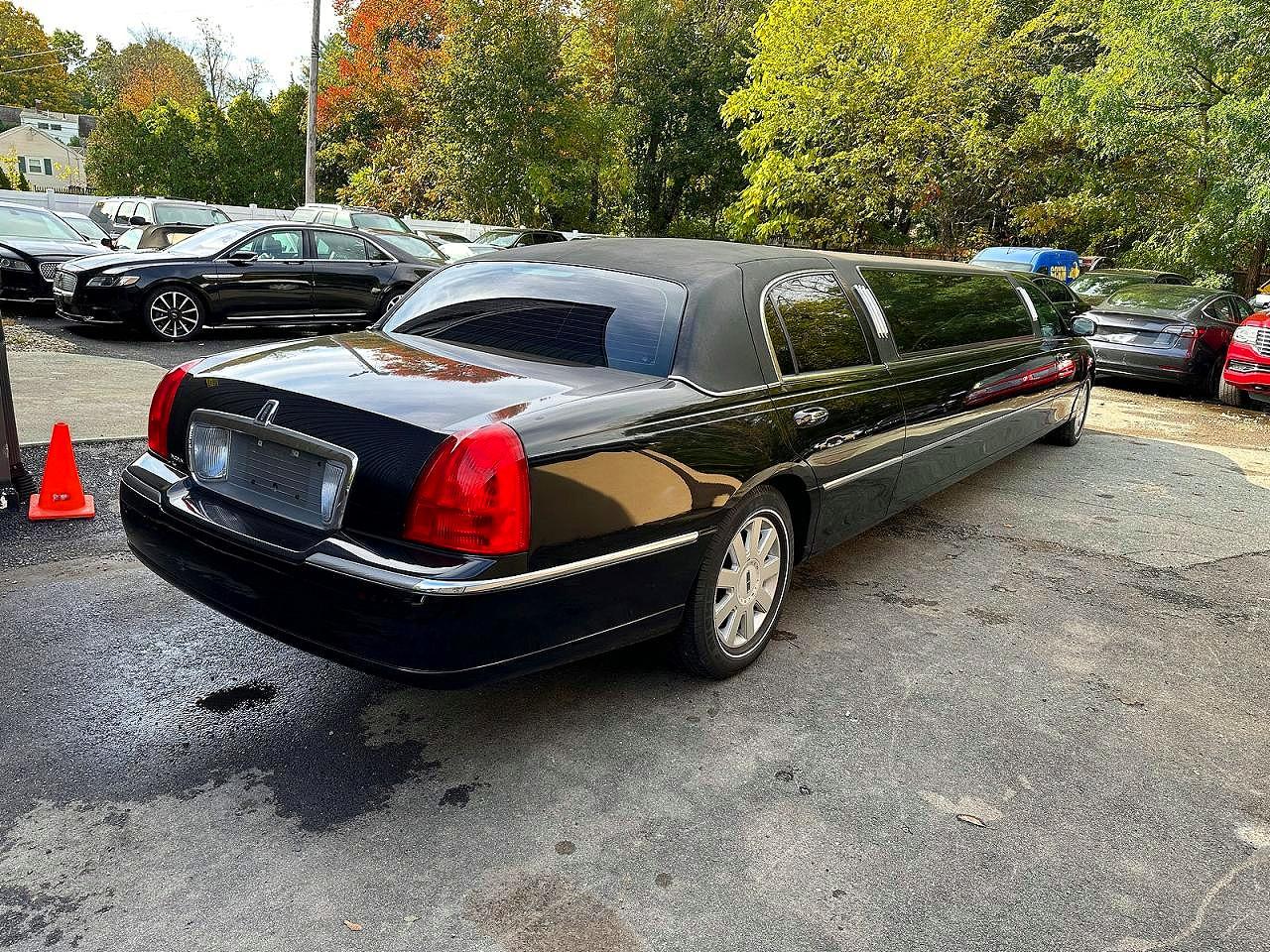 2005 LINCOLN TOWNCAR