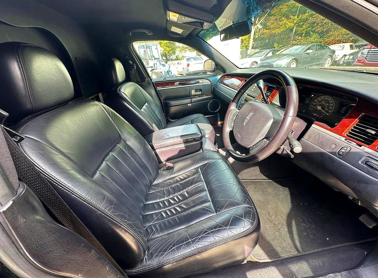 2005 LINCOLN TOWNCAR