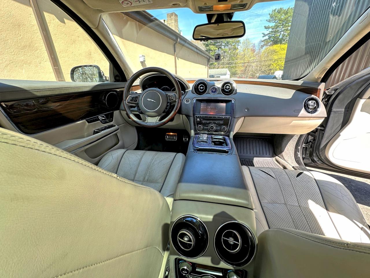 2011 JAGUAR XJ