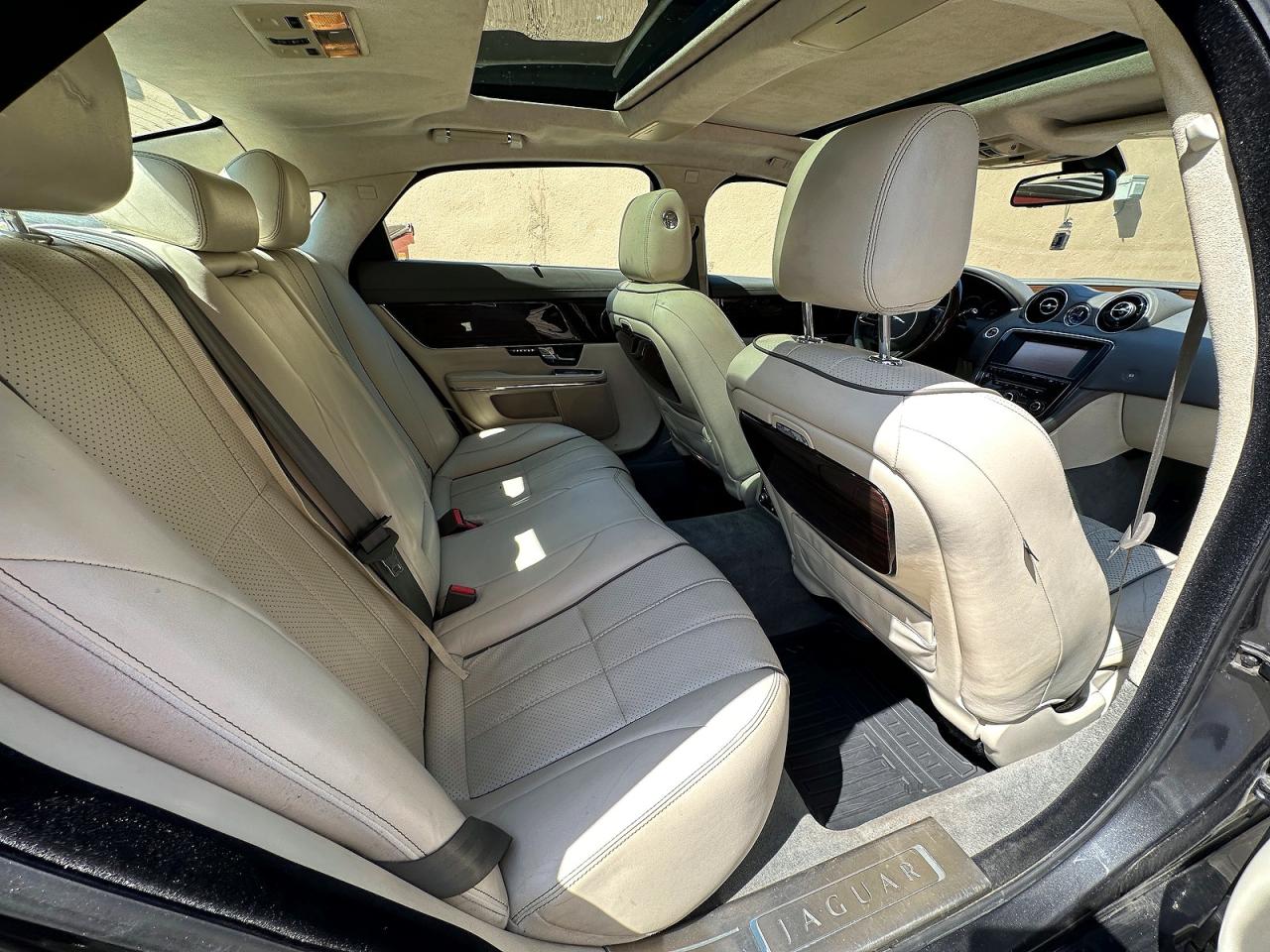 2011 JAGUAR XJ