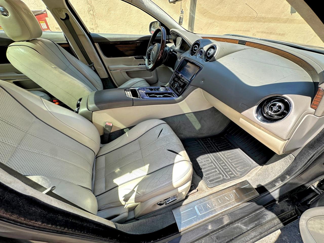 2011 JAGUAR XJ