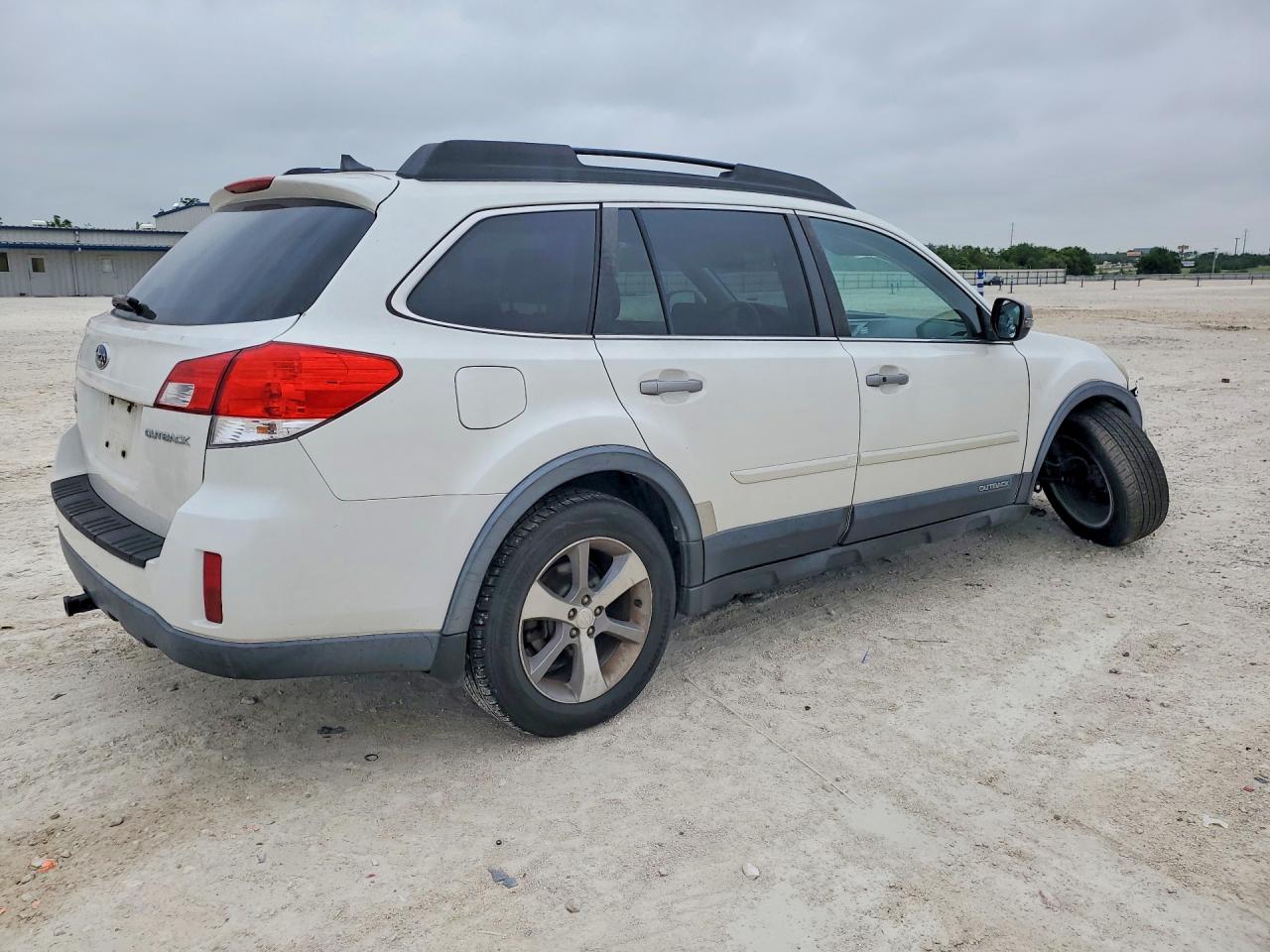 2014 SUBARU OUTBACK