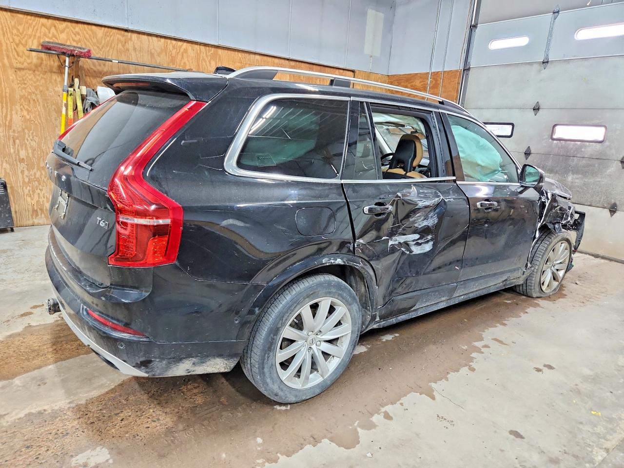 2016 VOLVO XC90