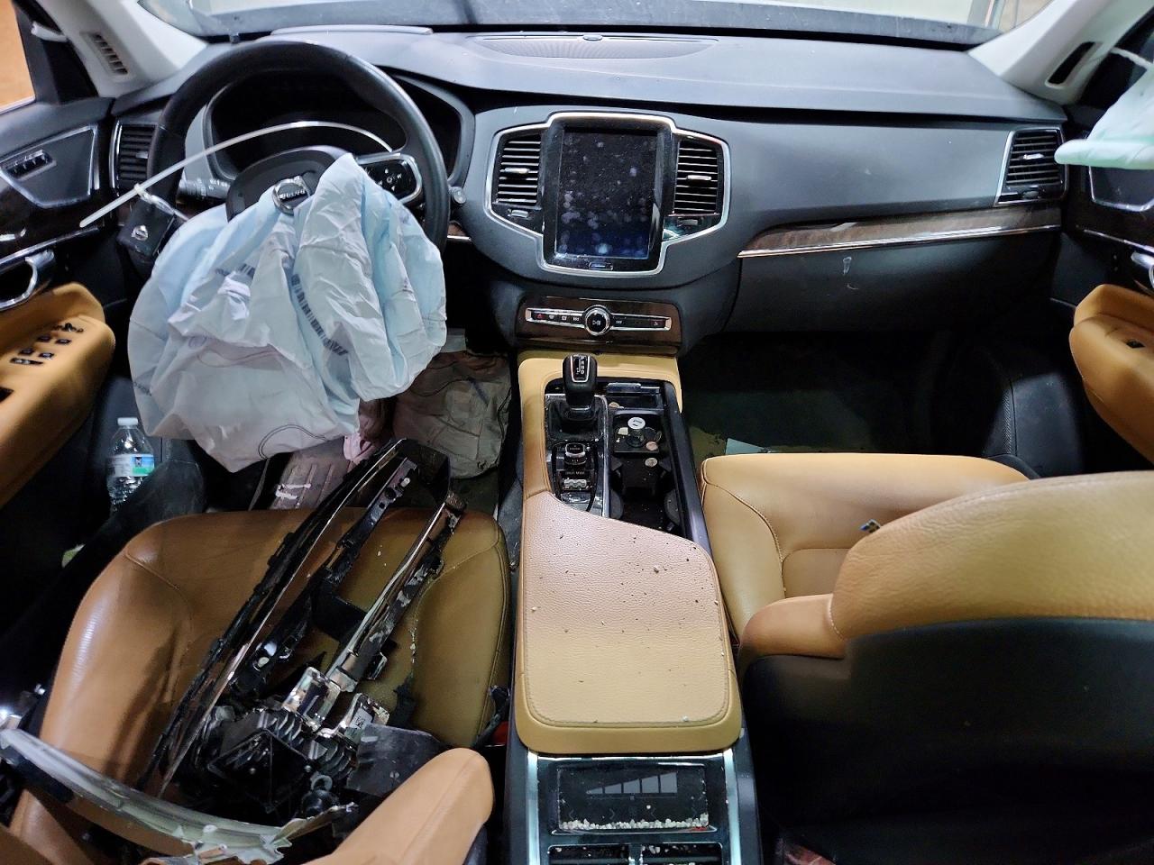 2016 VOLVO XC90