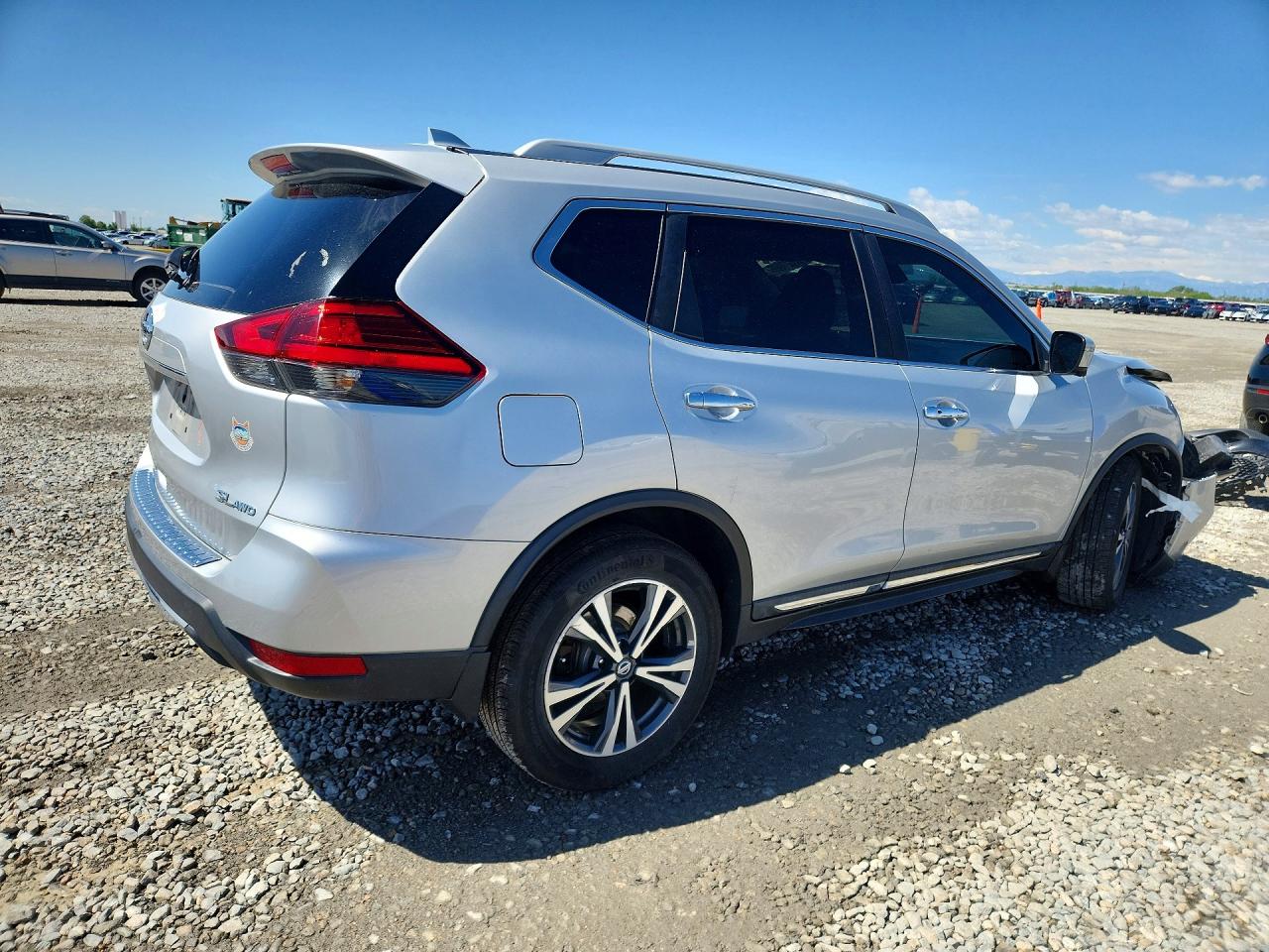 2017 NISSAN ROGUE