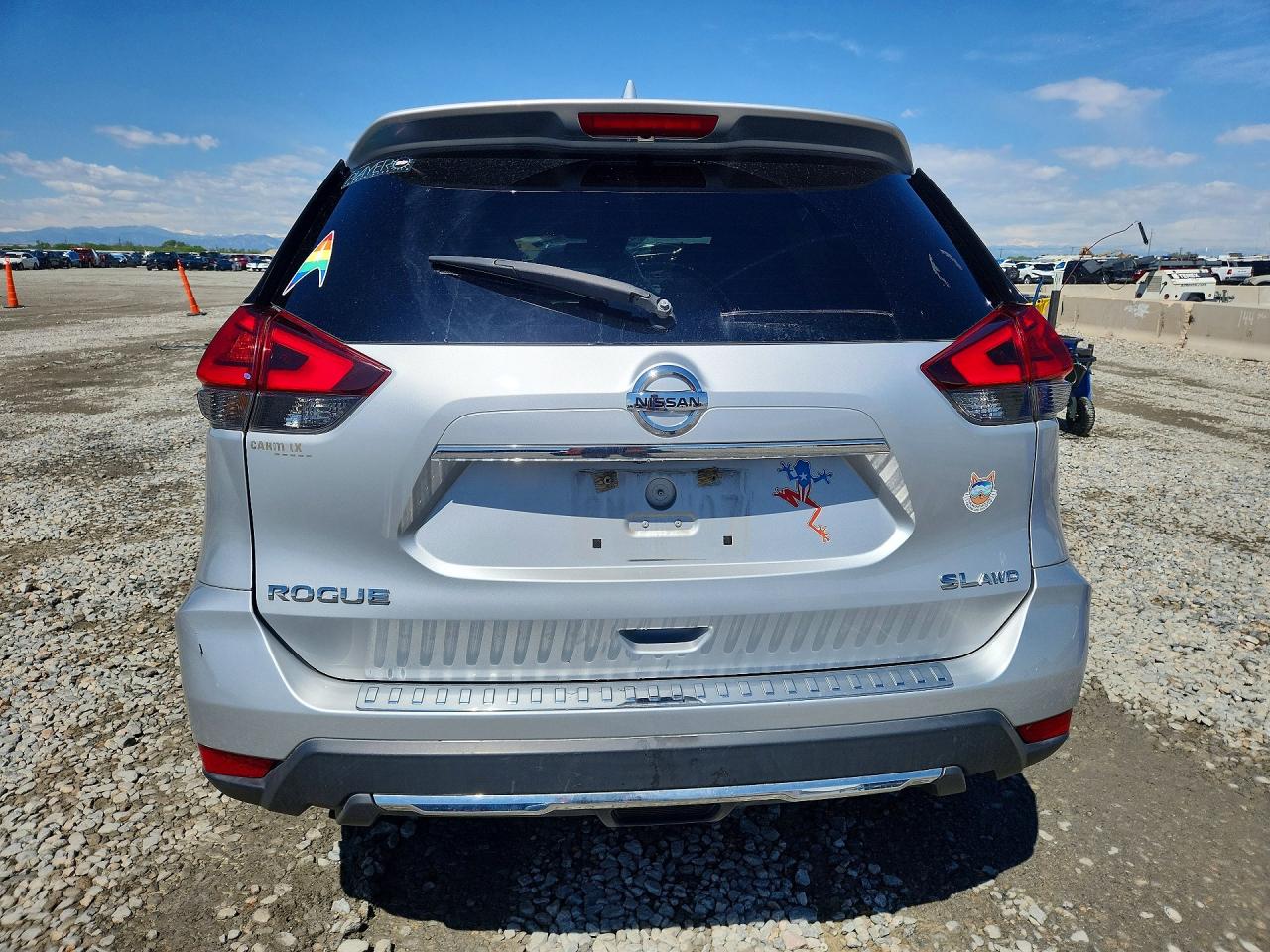 2017 NISSAN ROGUE