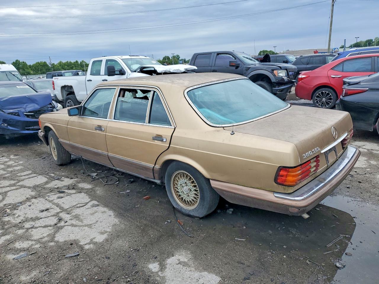 1983 MERCEDES-BENZ 380-CLASS