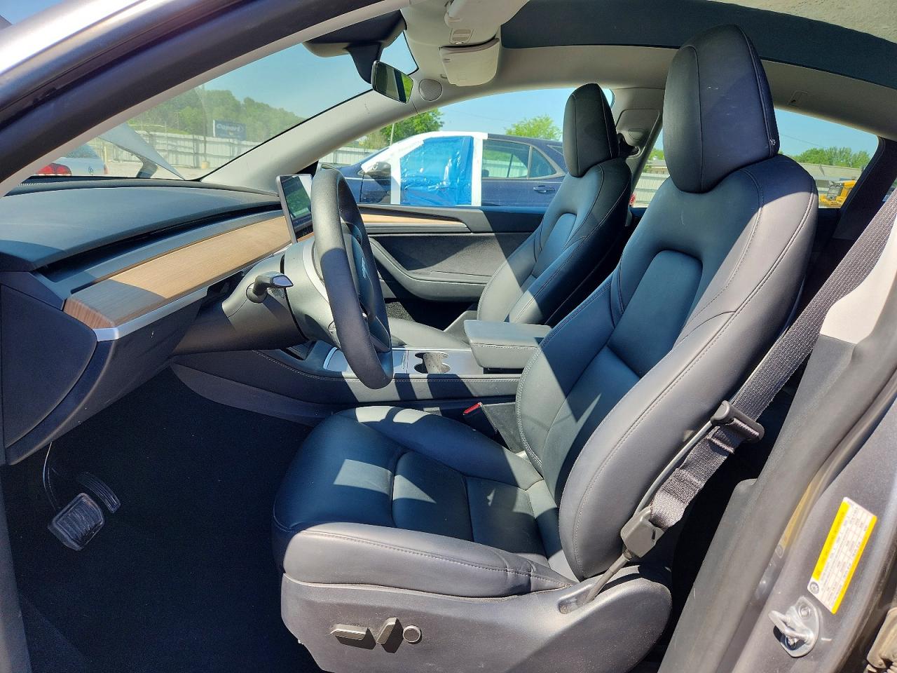 2025 TESLA MODEL Y