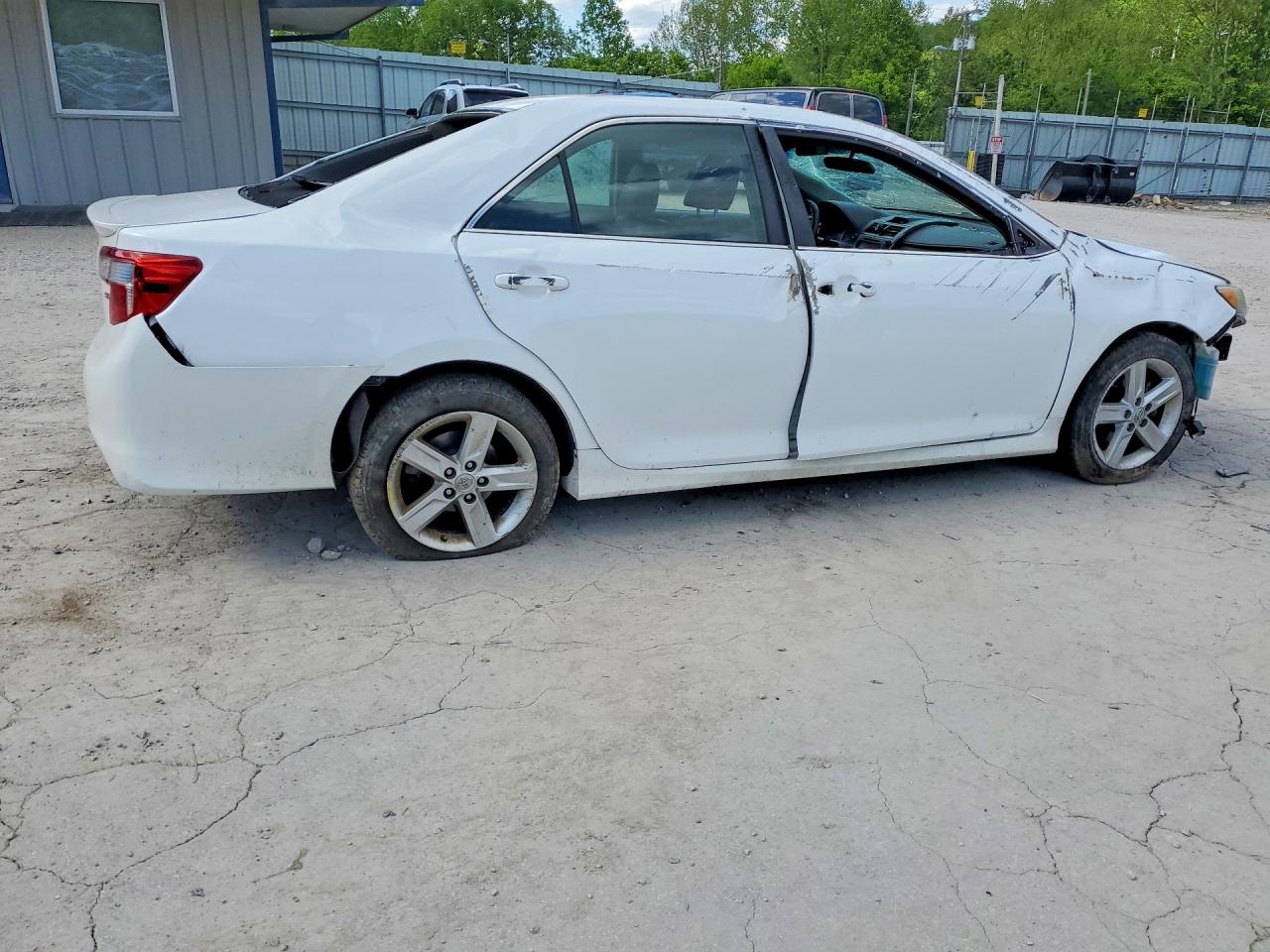 2014 TOYOTA CAMRY