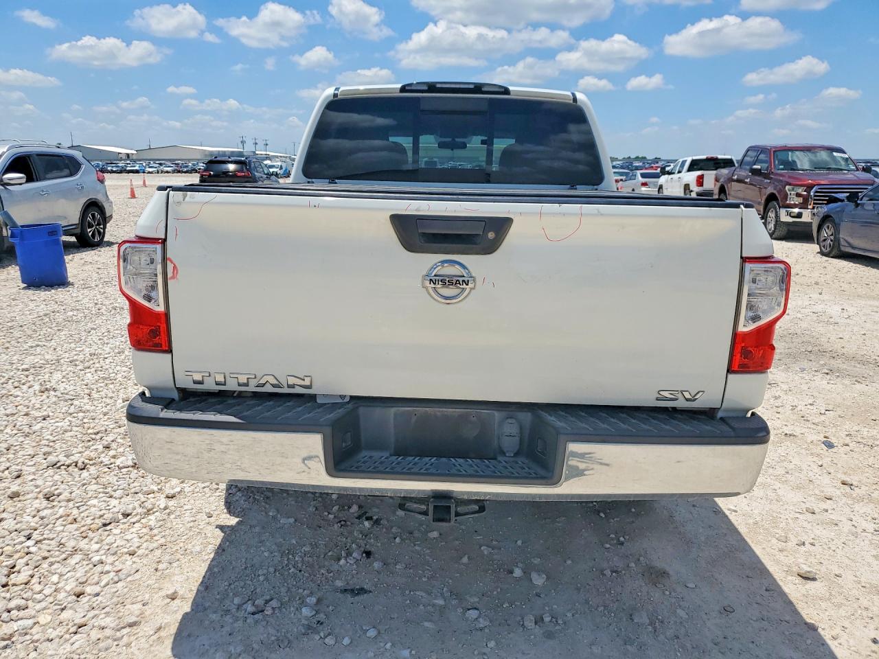 2017 NISSAN TITAN
