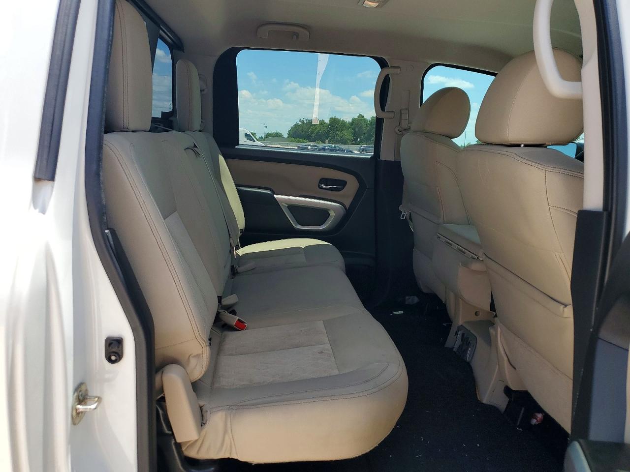 2017 NISSAN TITAN