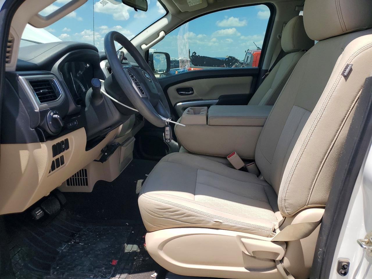 2017 NISSAN TITAN
