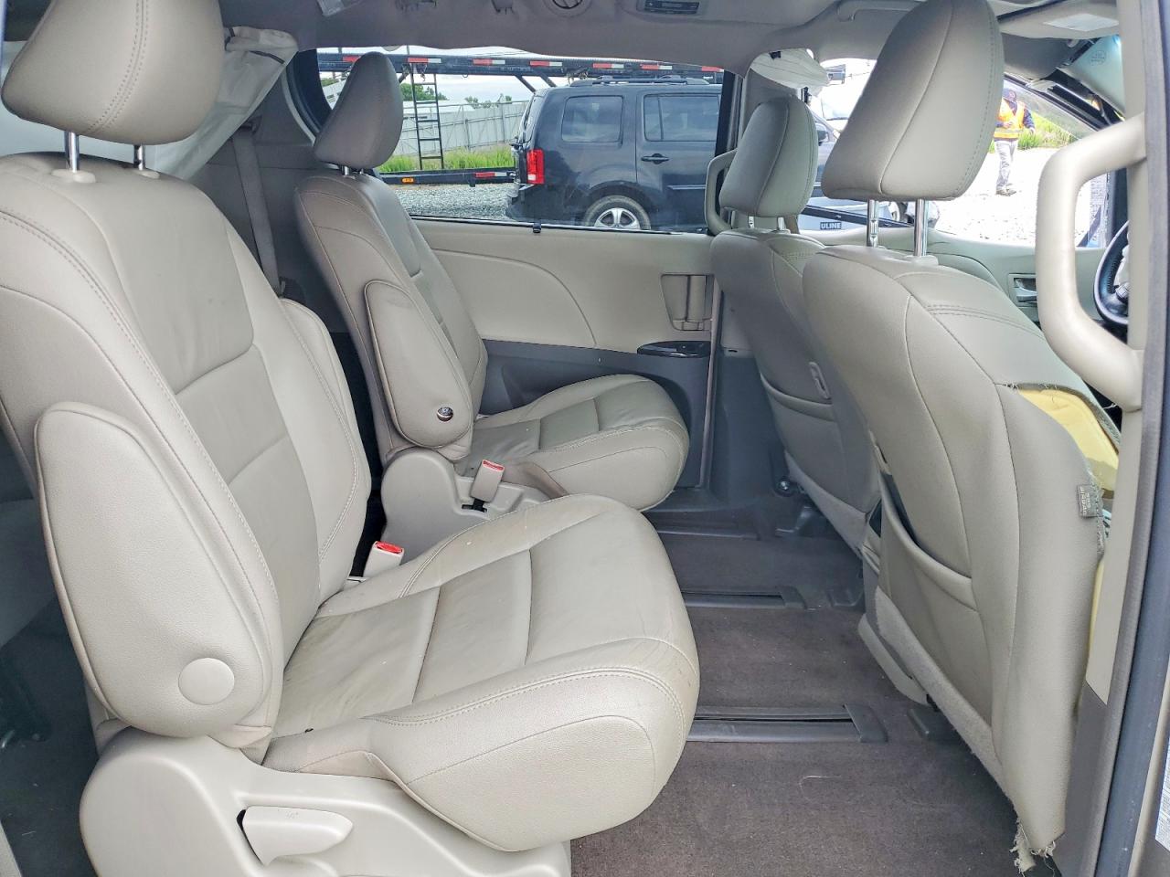 2016 TOYOTA SIENNA