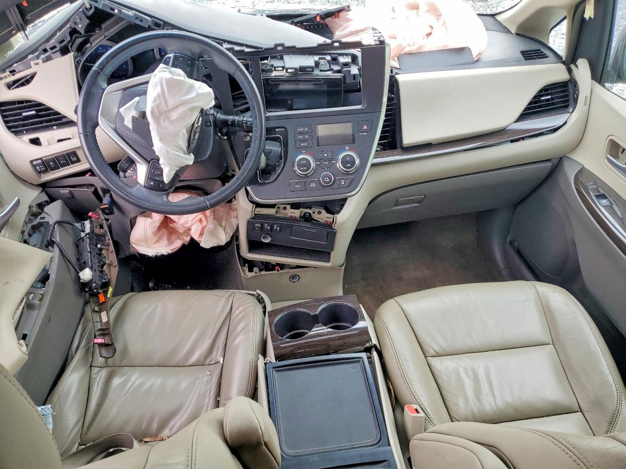 2016 TOYOTA SIENNA