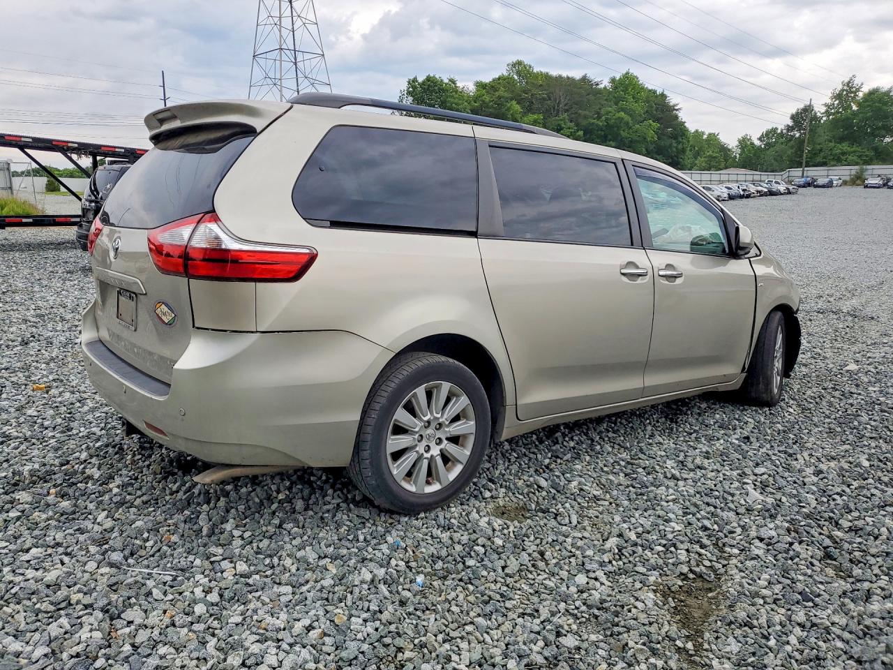 2016 TOYOTA SIENNA