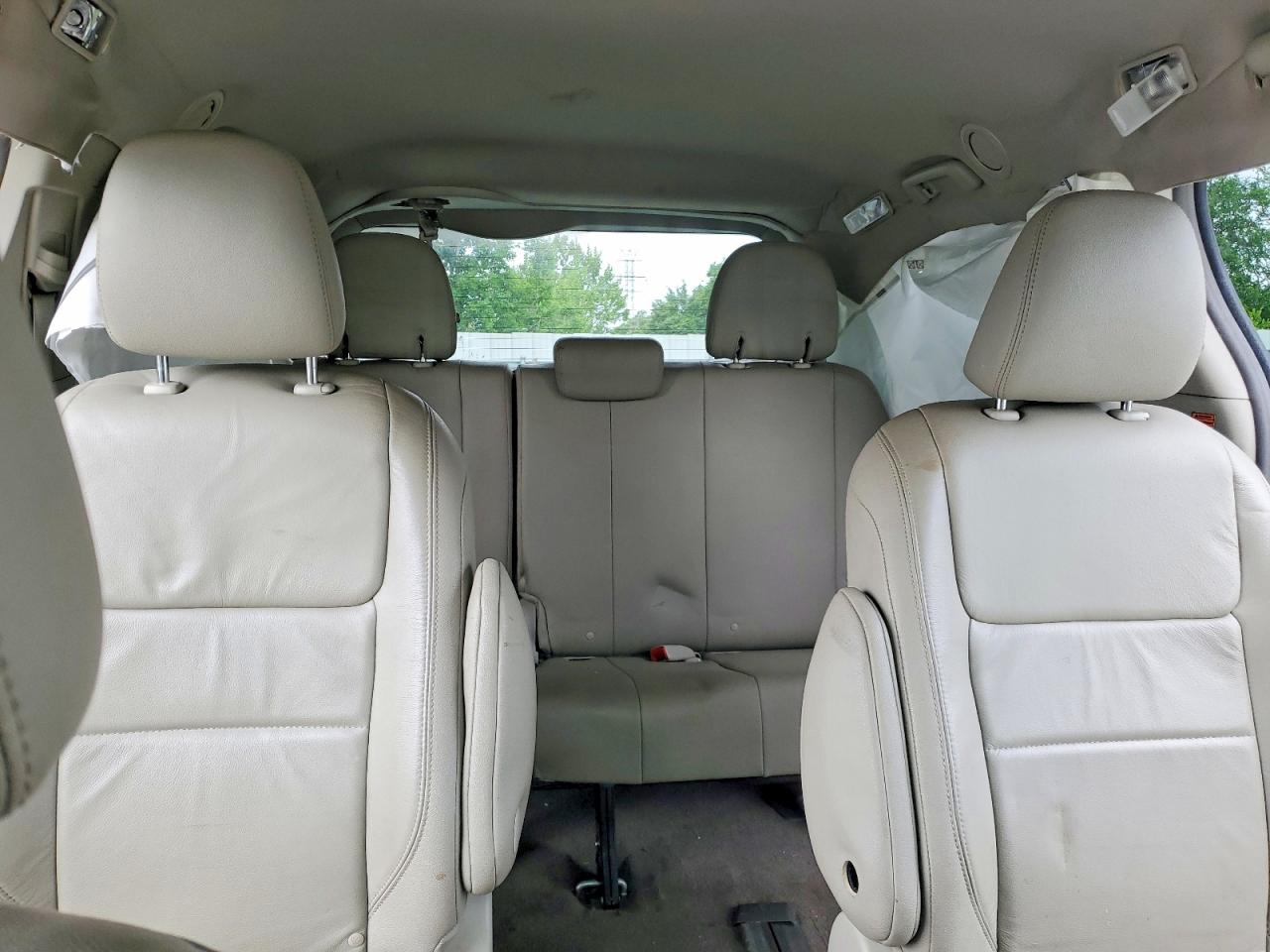 2016 TOYOTA SIENNA