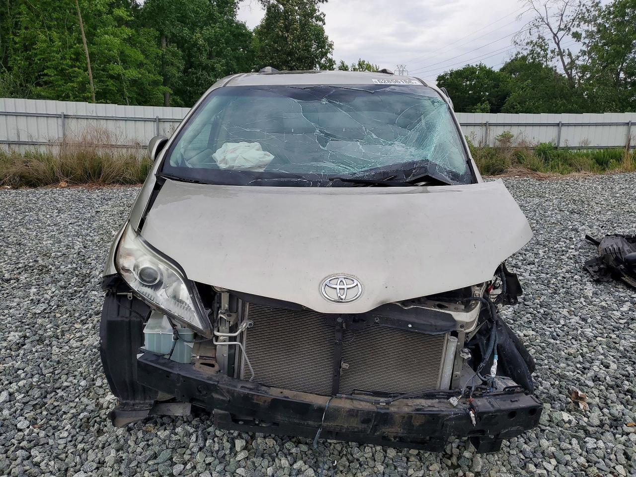 2016 TOYOTA SIENNA