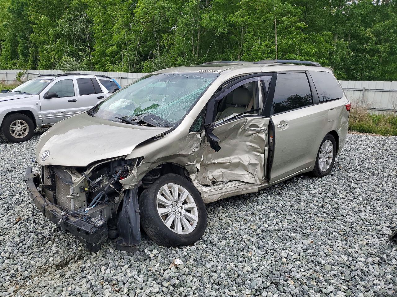2016 TOYOTA SIENNA