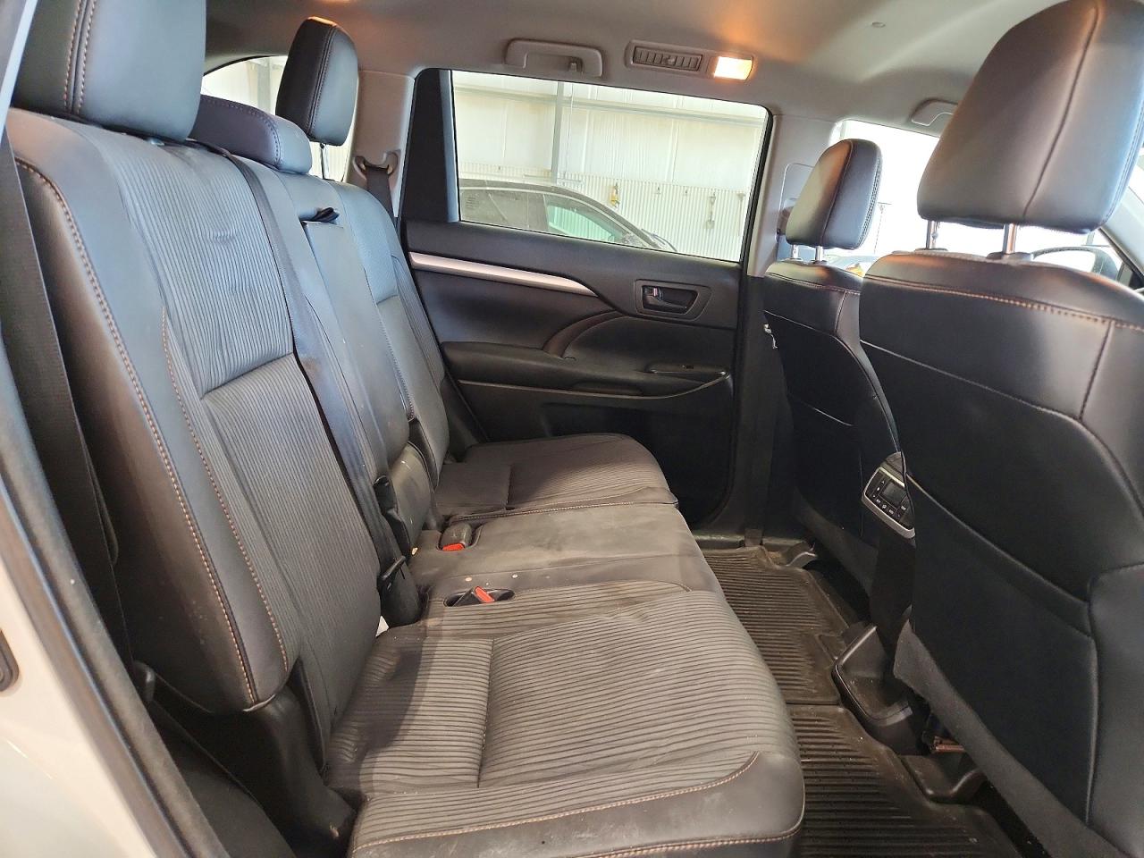 2016 TOYOTA HIGHLANDER