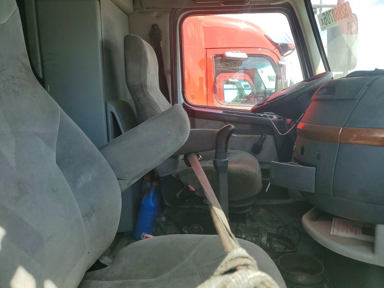 2005 VOLV VN