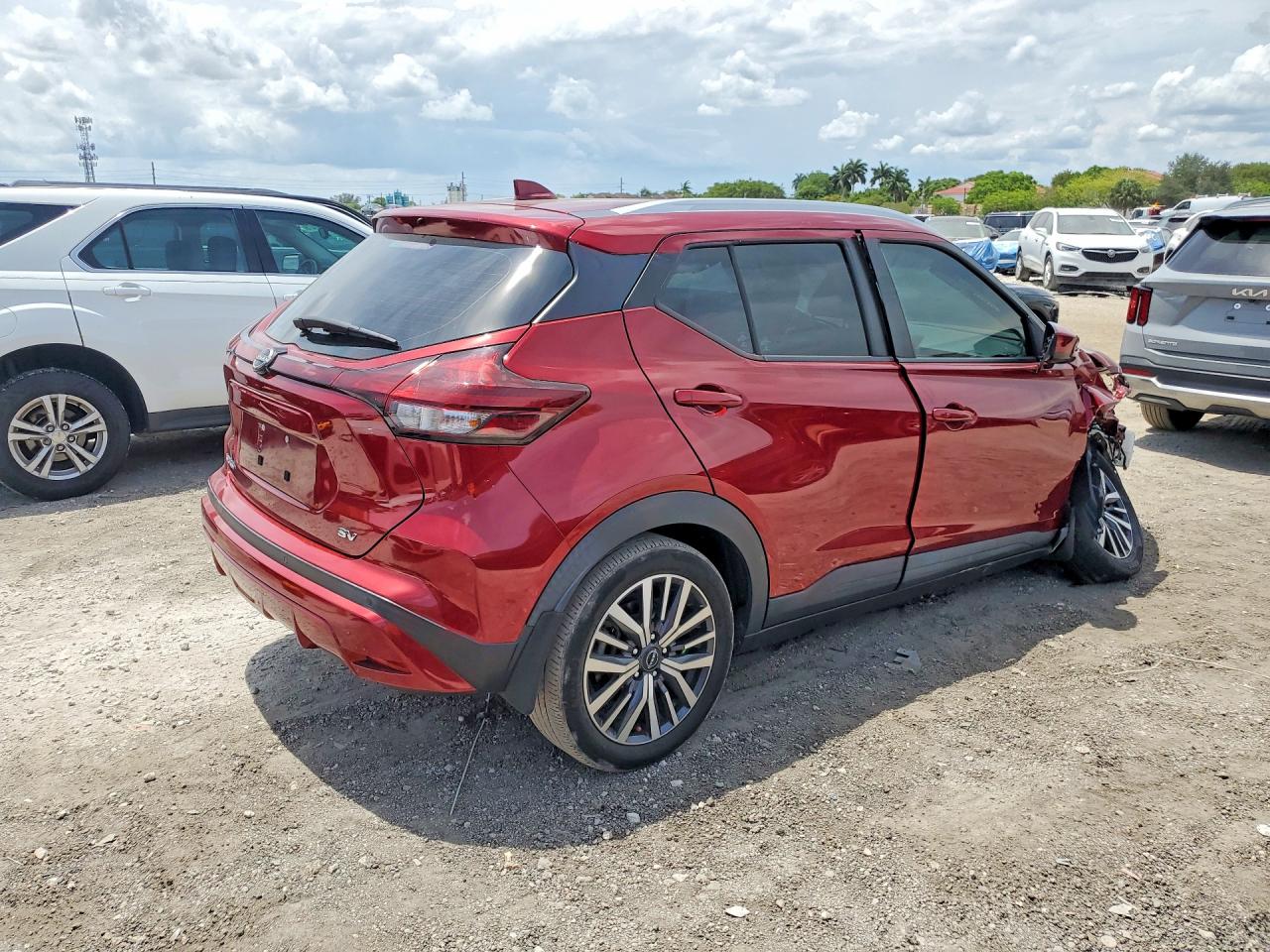 2022 NISSAN KICKS
