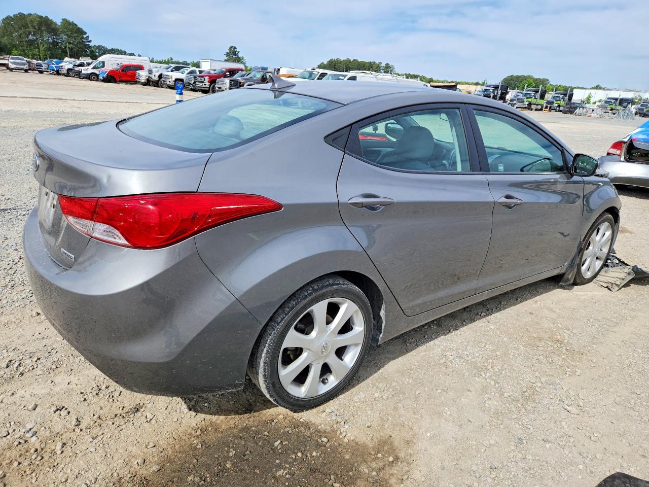 2013 HYUNDAI ELANTRA
