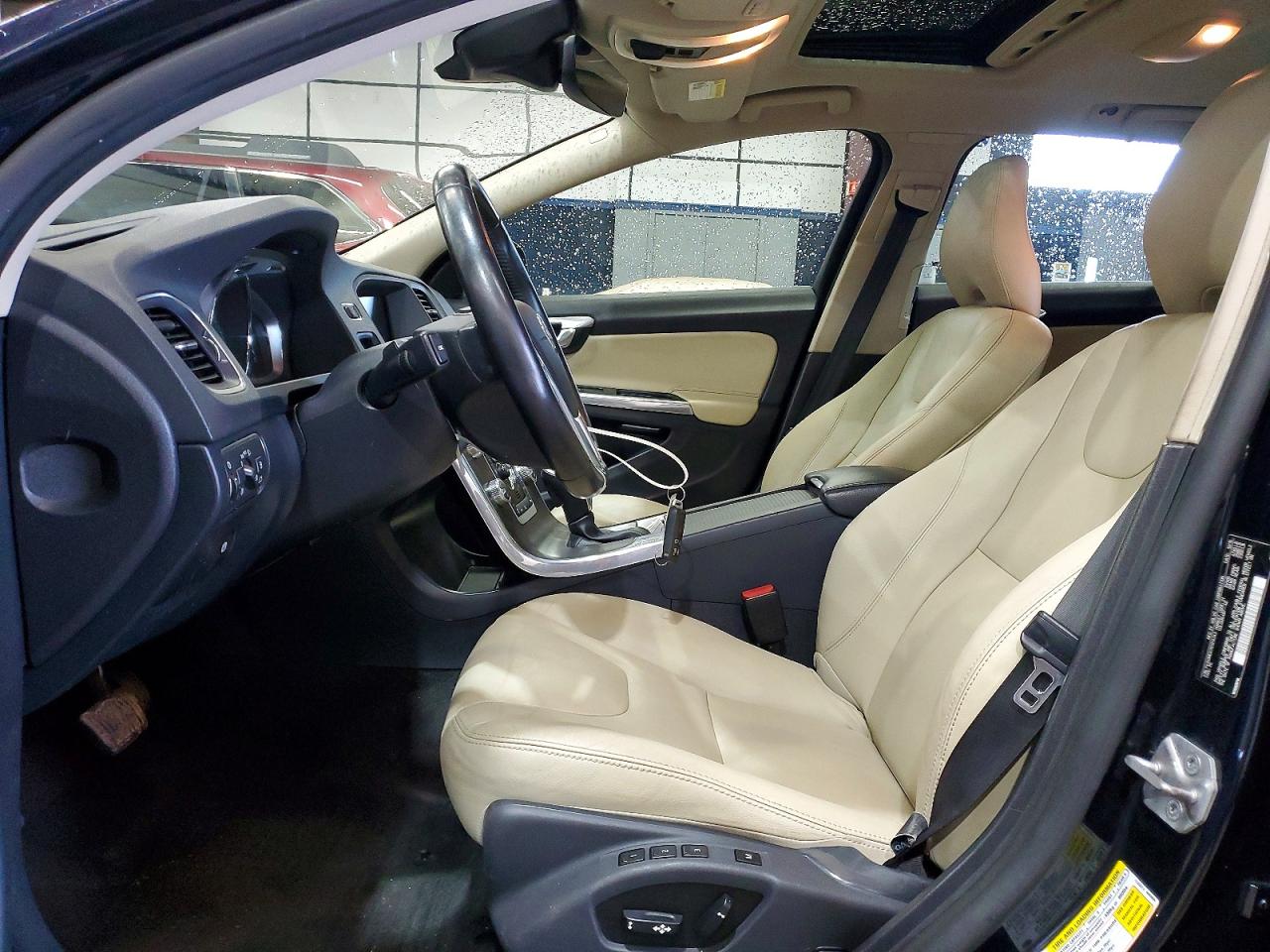 2016 VOLVO V60