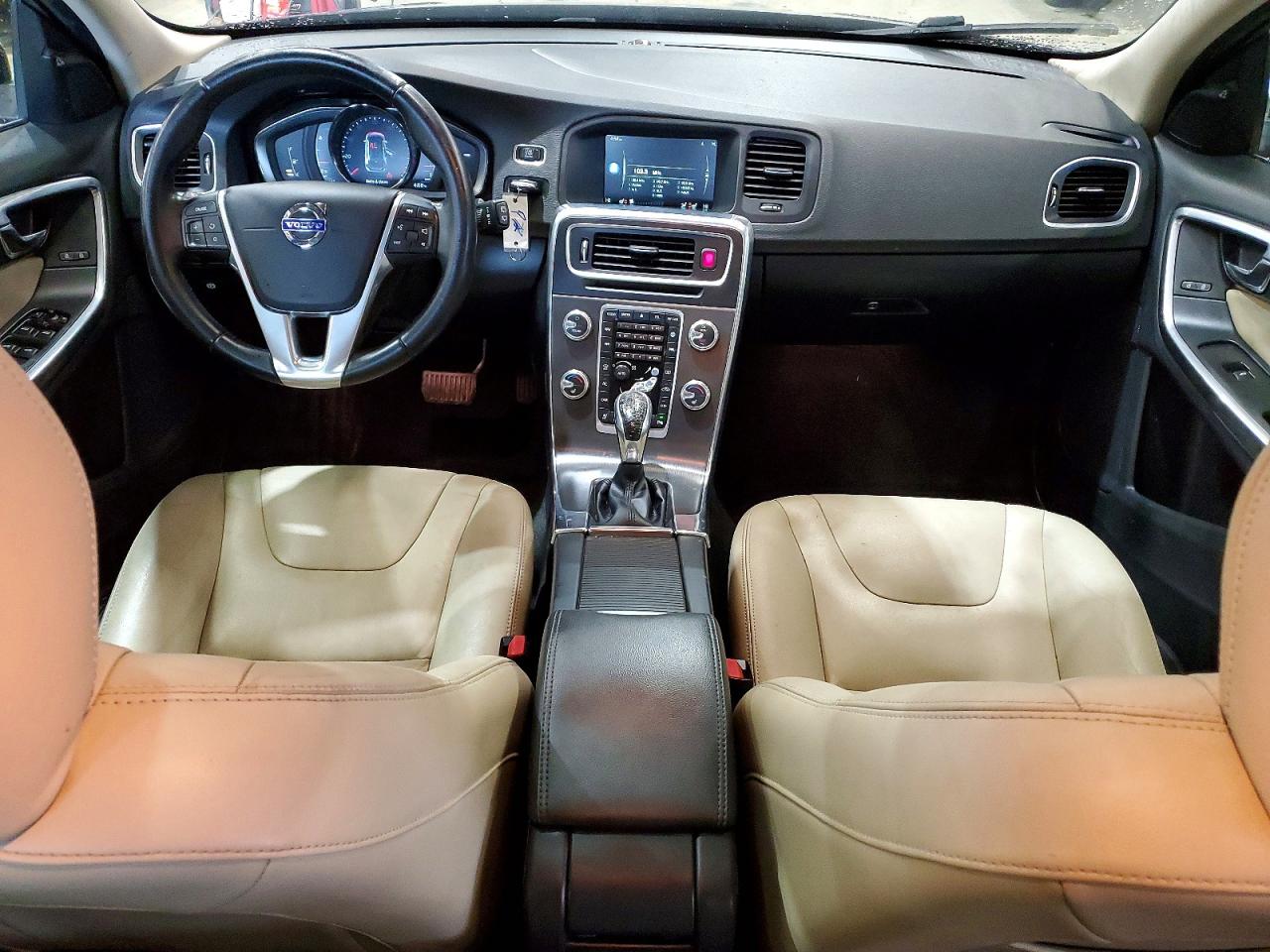 2016 VOLVO V60
